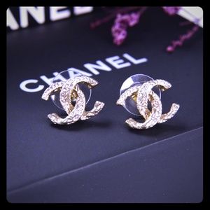 💕 Chanel CC Studs 💕